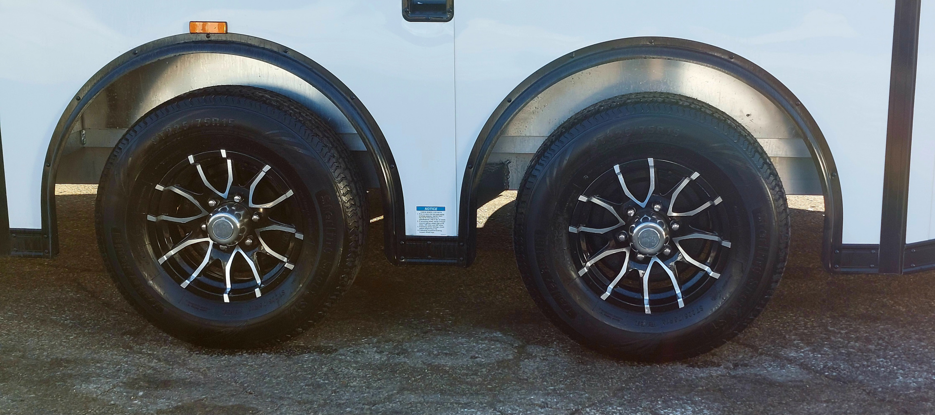 New 8 X 20 CAR HAULER ENCLOSED REMOVABALE FENDER ESCAPE DOOR 5200# AXLES ALL ALUMINUM 2026 LIGHTNING