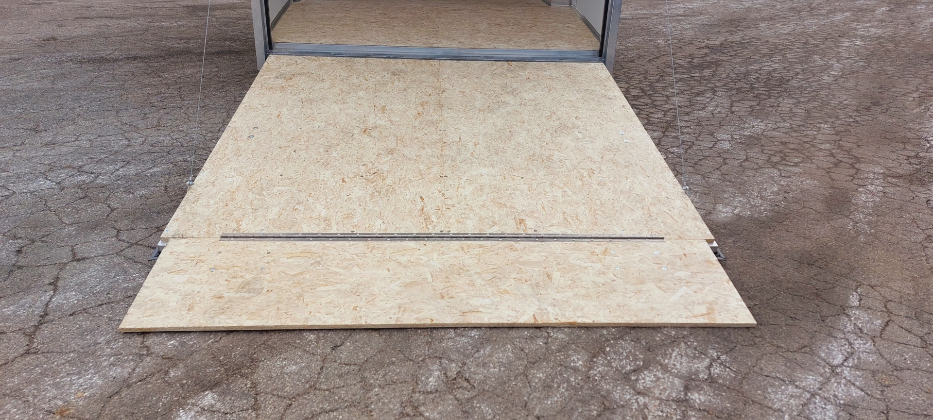 New 8 X 20 CAR HAULER ENCLOSED REMOVABALE FENDER ESCAPE DOOR 5200# AXLES ALL ALUMINUM 2026 LIGHTNING