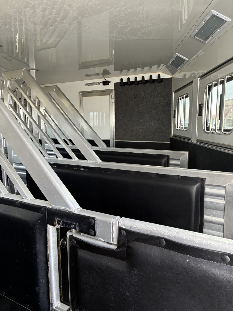 Used 2020 Cimarron Trailers 4H 16'LQ Horse Trailer