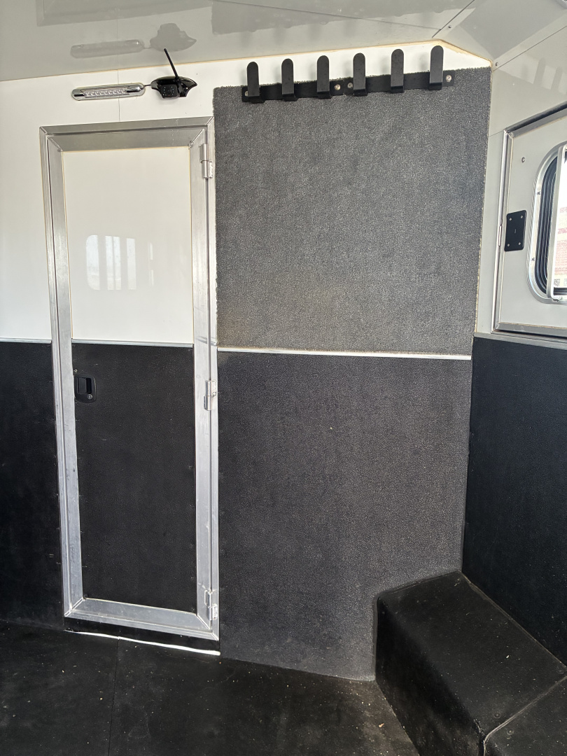 Used 2020 Cimarron Trailers 4H 16'LQ Horse Trailer