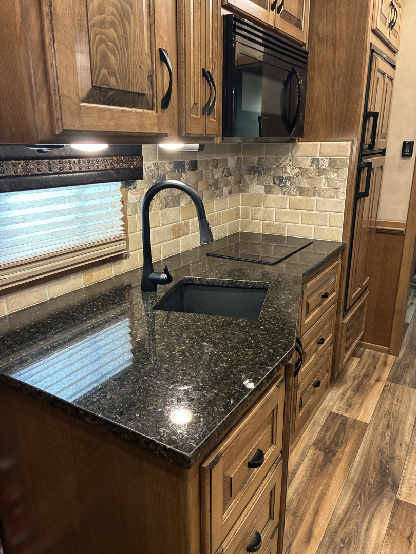 Used 2020 Cimarron Trailers 4H 16'LQ Horse Trailer