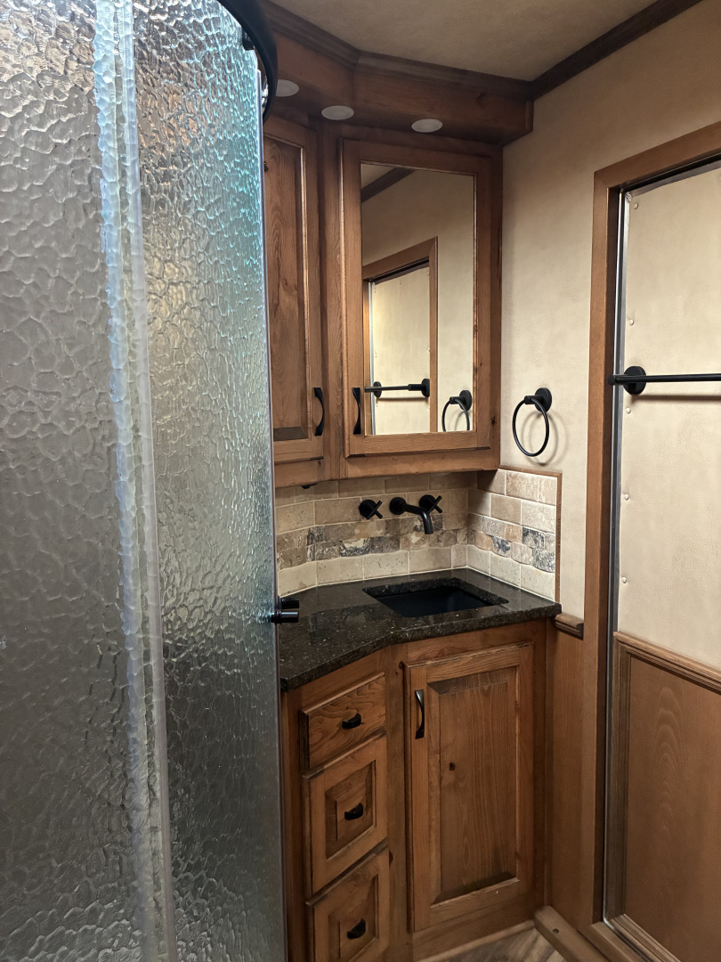 Used 2020 Cimarron Trailers 4H 16'LQ Horse Trailer