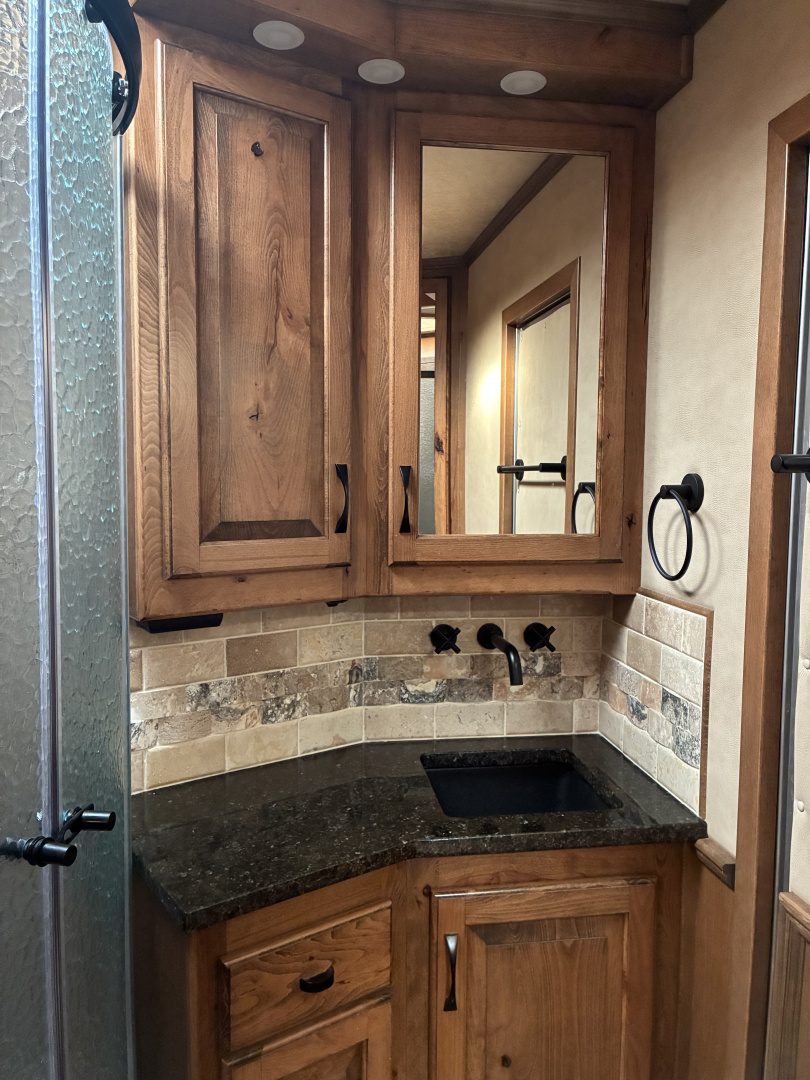 Used 2020 Cimarron Trailers 4H 16'LQ Horse Trailer