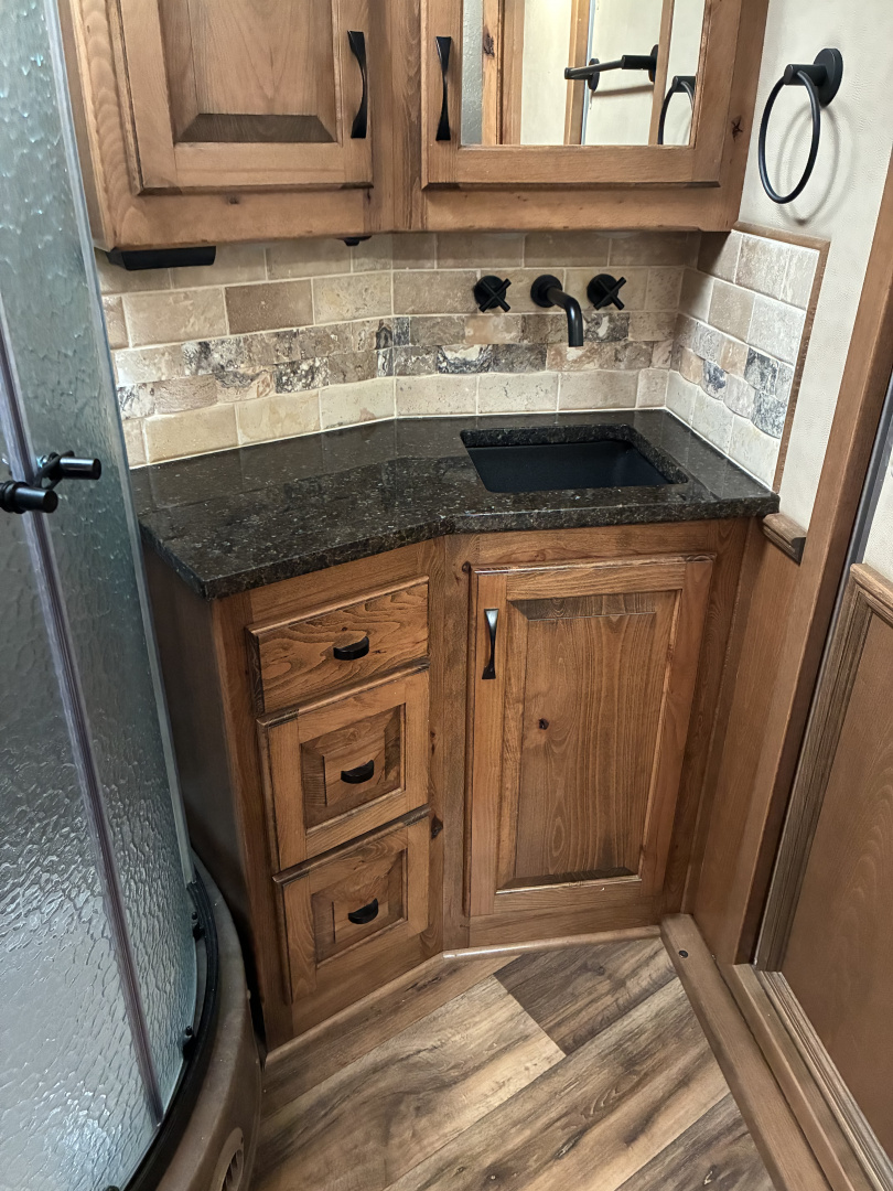 Used 2020 Cimarron Trailers 4H 16'LQ Horse Trailer