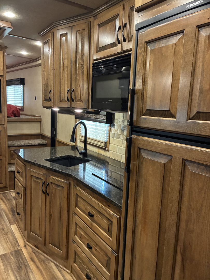 Used 2020 Cimarron Trailers 4H 16'LQ Horse Trailer