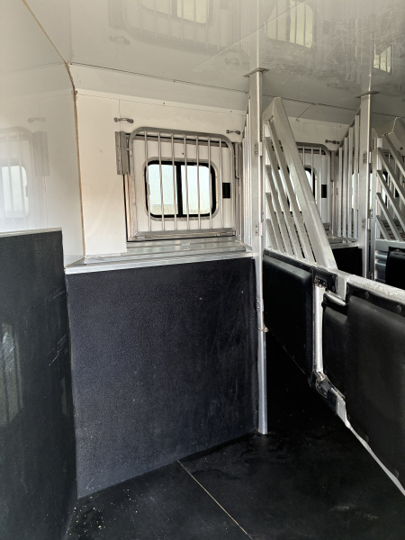 Used 2020 Cimarron Trailers 4H 16'LQ Horse Trailer