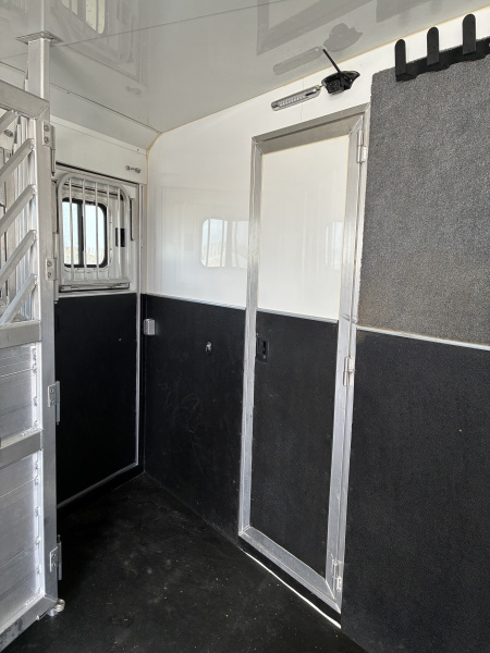 Used 2020 Cimarron Trailers 4H 16'LQ Horse Trailer