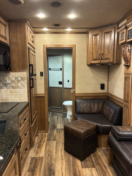 Used 2020 Cimarron Trailers 4H 16'LQ Horse Trailer