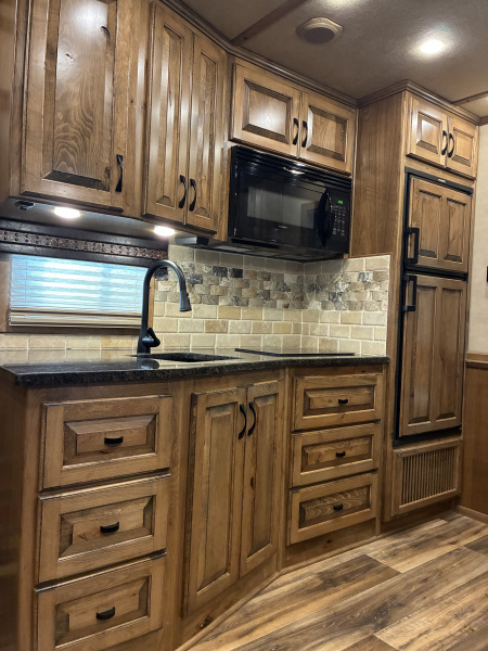 Used 2020 Cimarron Trailers 4H 16'LQ Horse Trailer