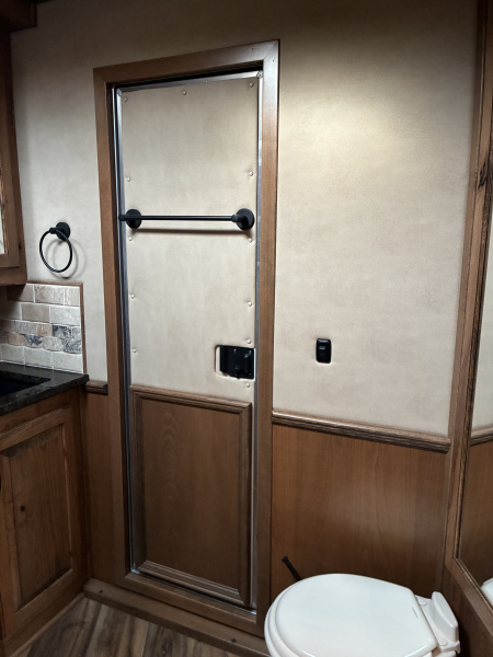 Used 2020 Cimarron Trailers 4H 16'LQ Horse Trailer