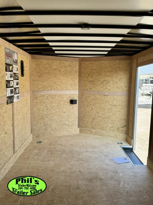 New 2026 Haulmark 8.5X28 TRANSPORT ENCLOSED TRAILER CAR HAULER SCREWLESS .080 EXTERIOR Cargo / Enclosed Trailer