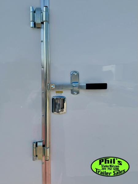 New 2026 Haulmark 8.5X28 TRANSPORT ENCLOSED TRAILER CAR HAULER SCREWLESS .080 EXTERIOR Cargo / Enclosed Trailer
