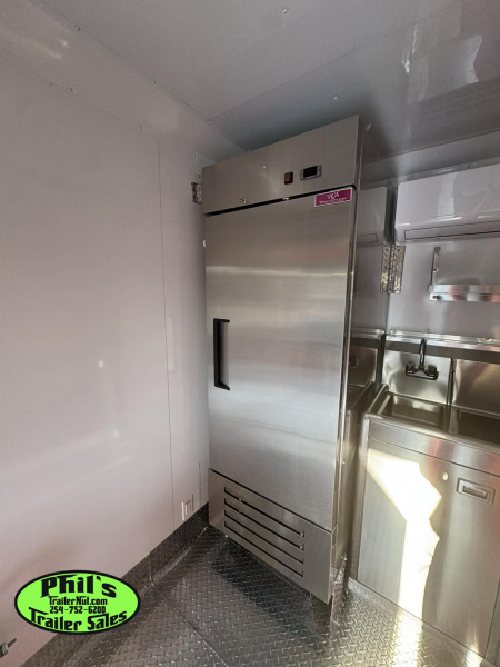 New 2026 8.5X16 Concession VENT-A-HOOD, 36'' GRIDDLE, DOUBLE FRYERS, REFRIGERATOR & MORE!