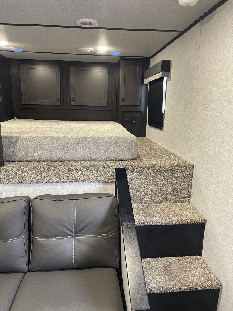 New 2026 Bison Trailers SV8209B-ALL ALUMINUM Horse Trailer