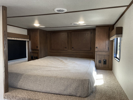 New 2026 Bison Trailers SV8209B-ALL ALUMINUM Horse Trailer