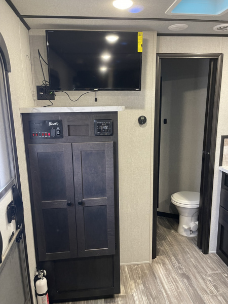 New 2026 Bison Trailers SV8209B-ALL ALUMINUM Horse Trailer