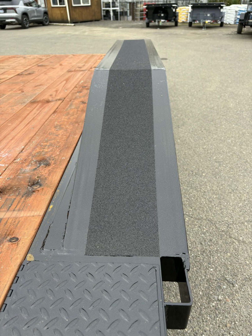 New CAR HAULER 2026 VERSATILE HD720 7X20 ROCK CRAWLER DRIVE OVER FENDERS 10,000 GVWR TRAILER BLACK