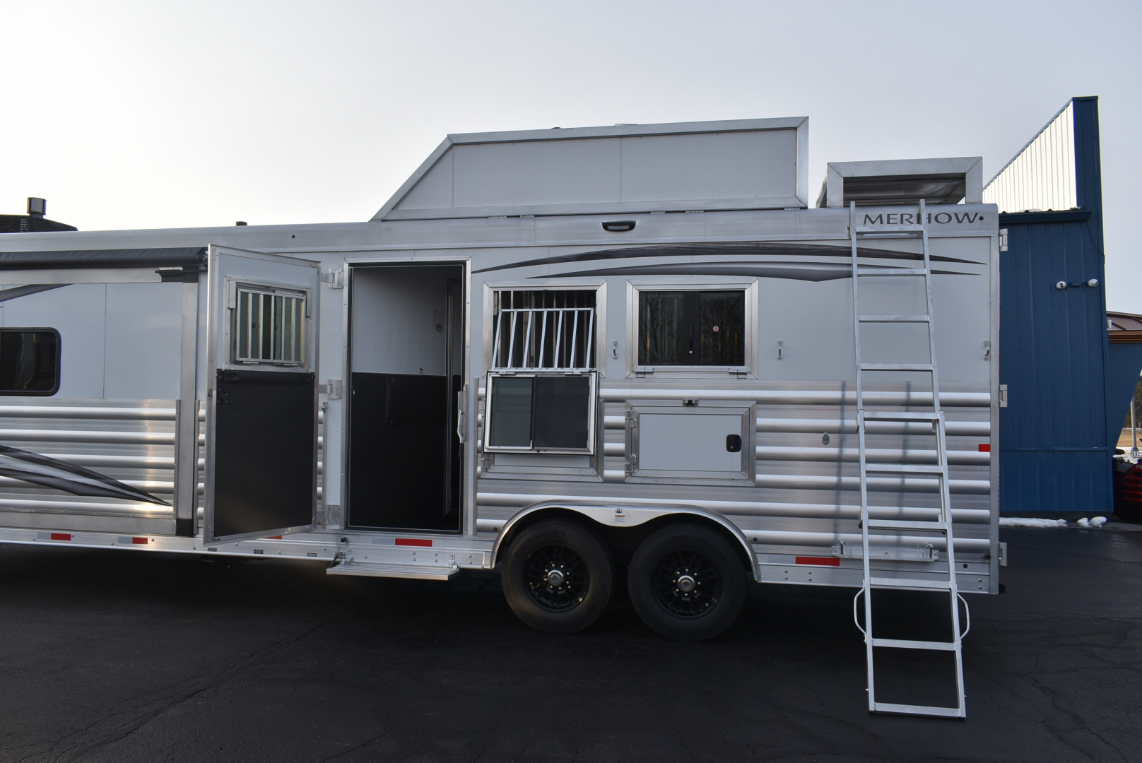 New 2026 Merhow Trailers Summit 8316 Horse Trailer
