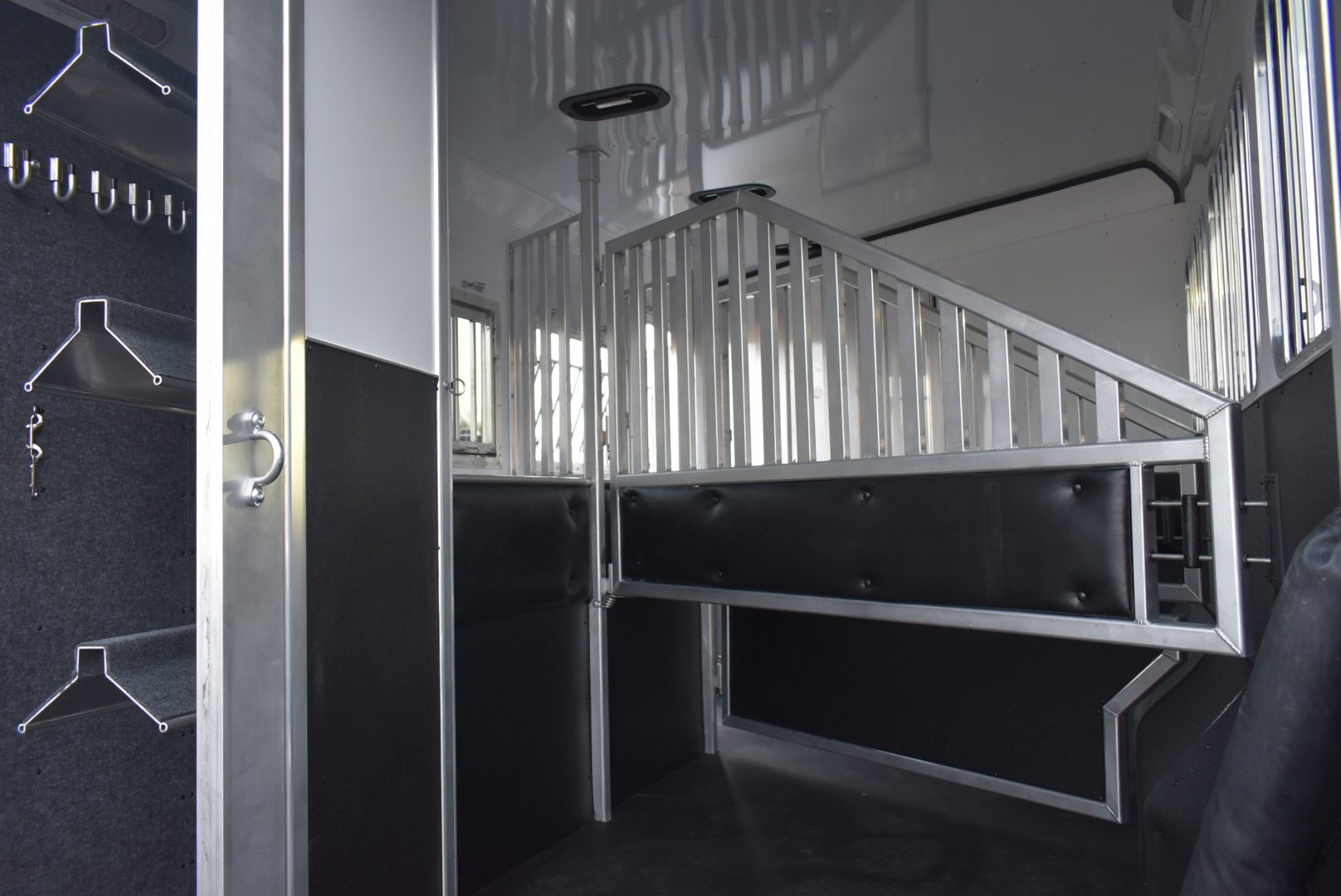 New 2026 Merhow Trailers Summit 8316 Horse Trailer