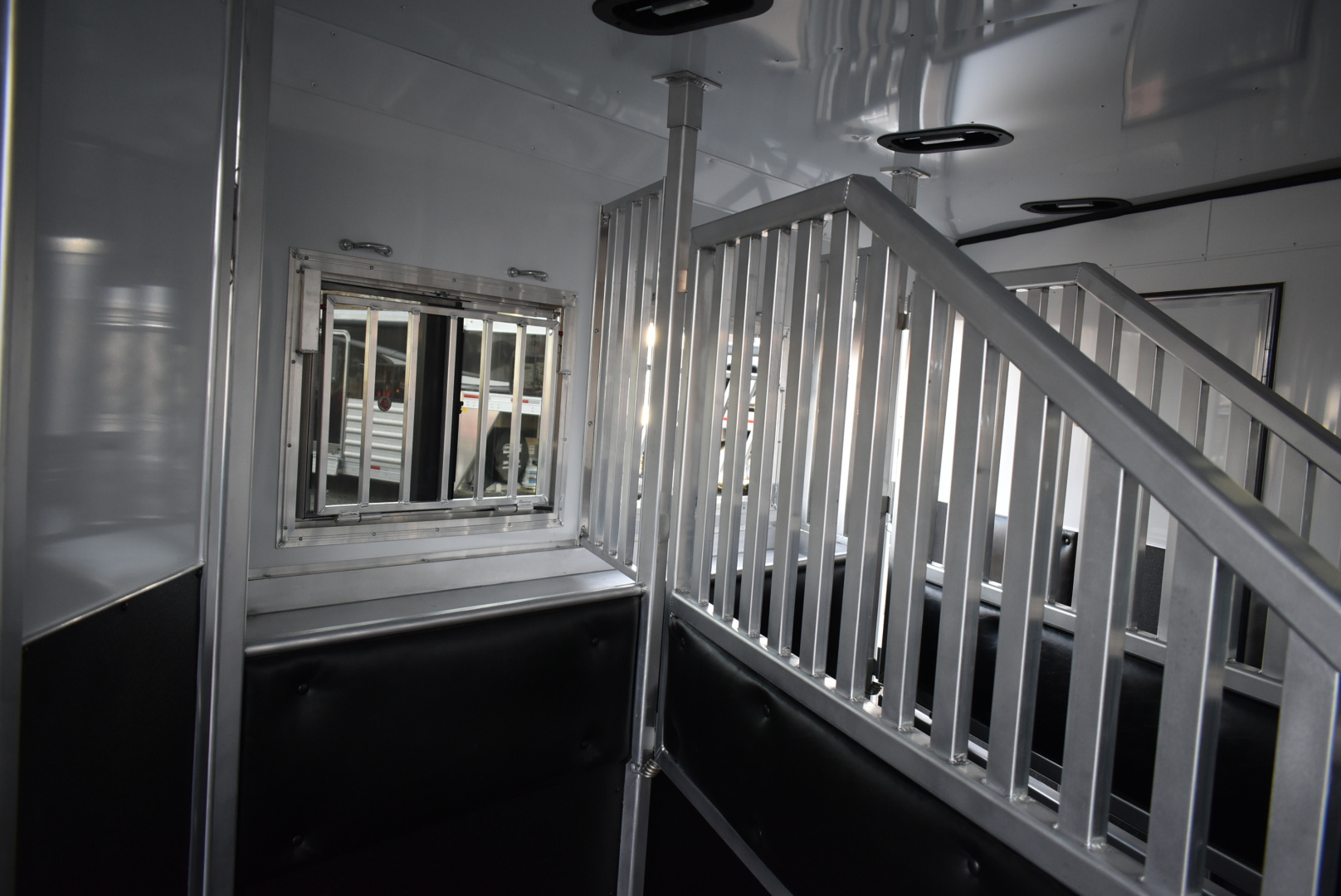 New 2026 Merhow Trailers Summit 8316 Horse Trailer