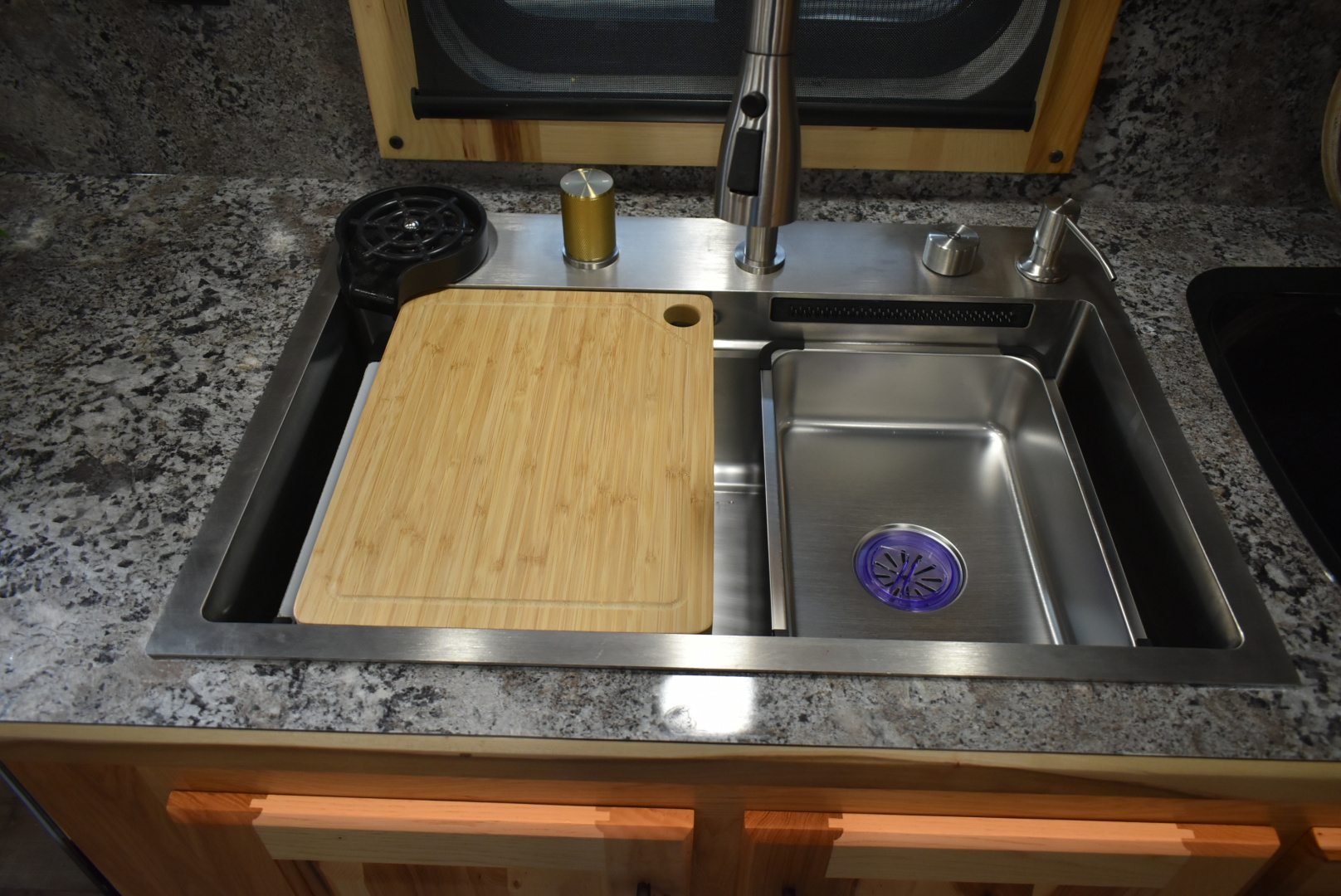 New 2026 Merhow Trailers Summit 8316 Horse Trailer