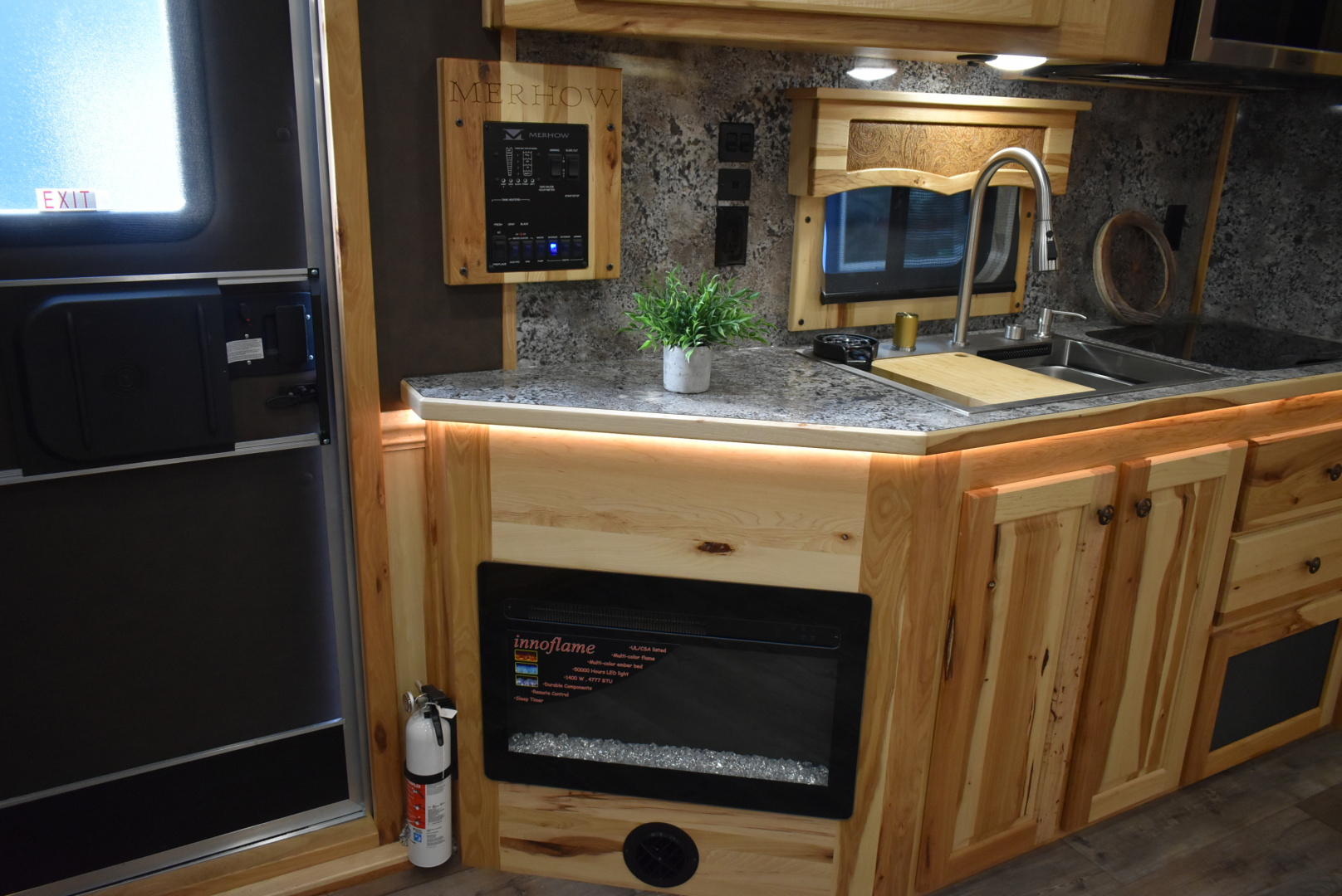 New 2026 Merhow Trailers Summit 8316 Horse Trailer