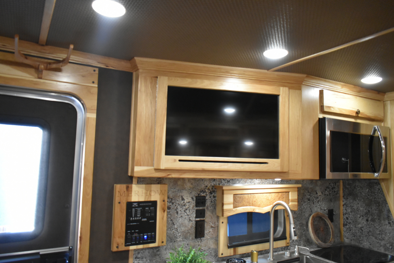 New 2026 Merhow Trailers Summit 8316 Horse Trailer