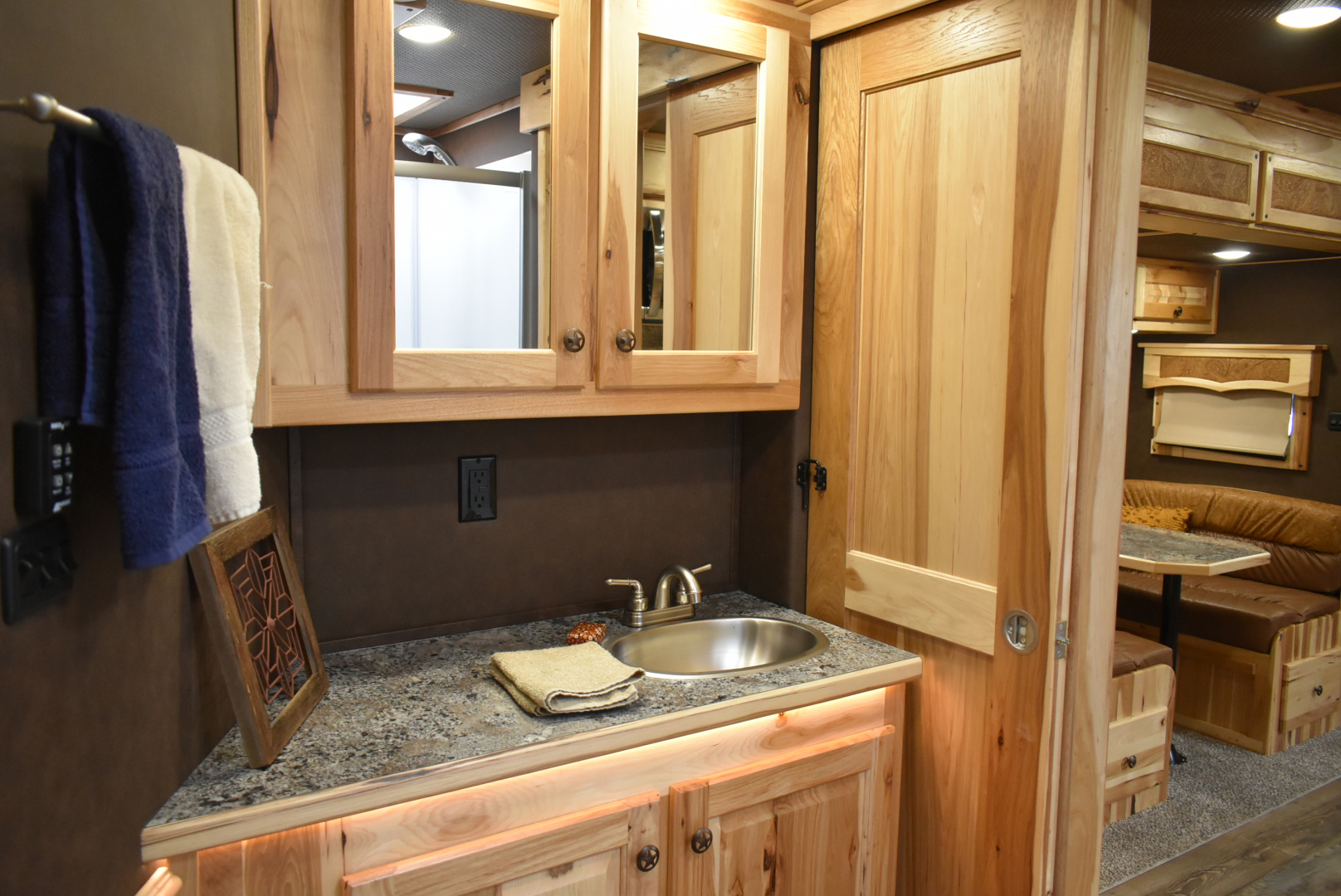 New 2026 Merhow Trailers Summit 8316 Horse Trailer