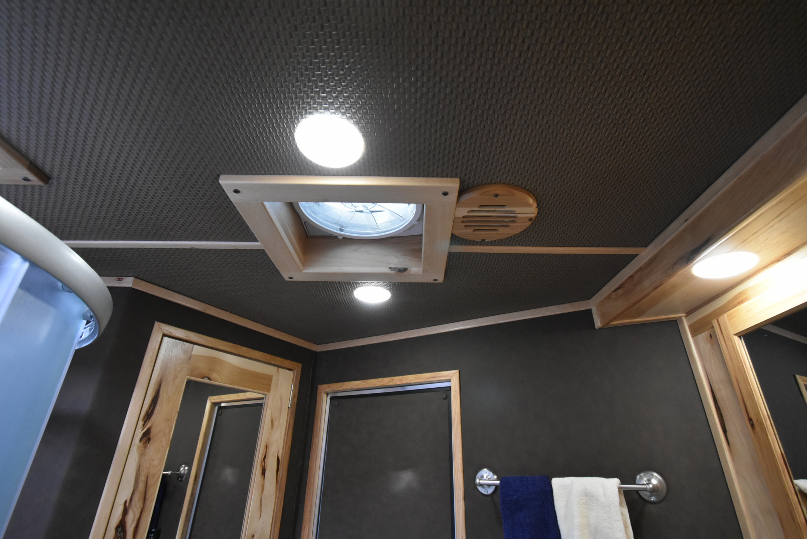 New 2026 Merhow Trailers Summit 8316 Horse Trailer