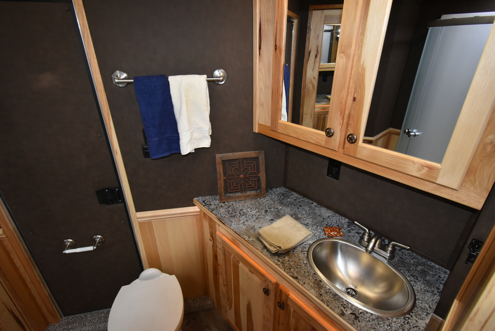 New 2026 Merhow Trailers Summit 8316 Horse Trailer