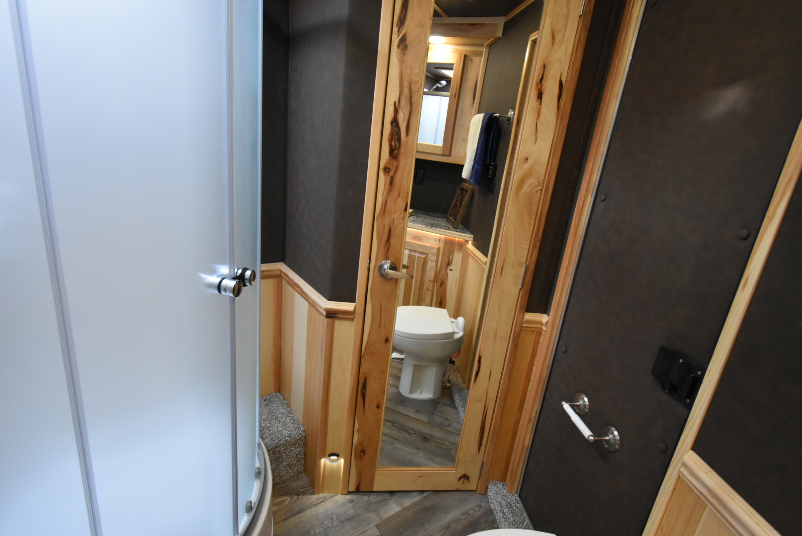 New 2026 Merhow Trailers Summit 8316 Horse Trailer