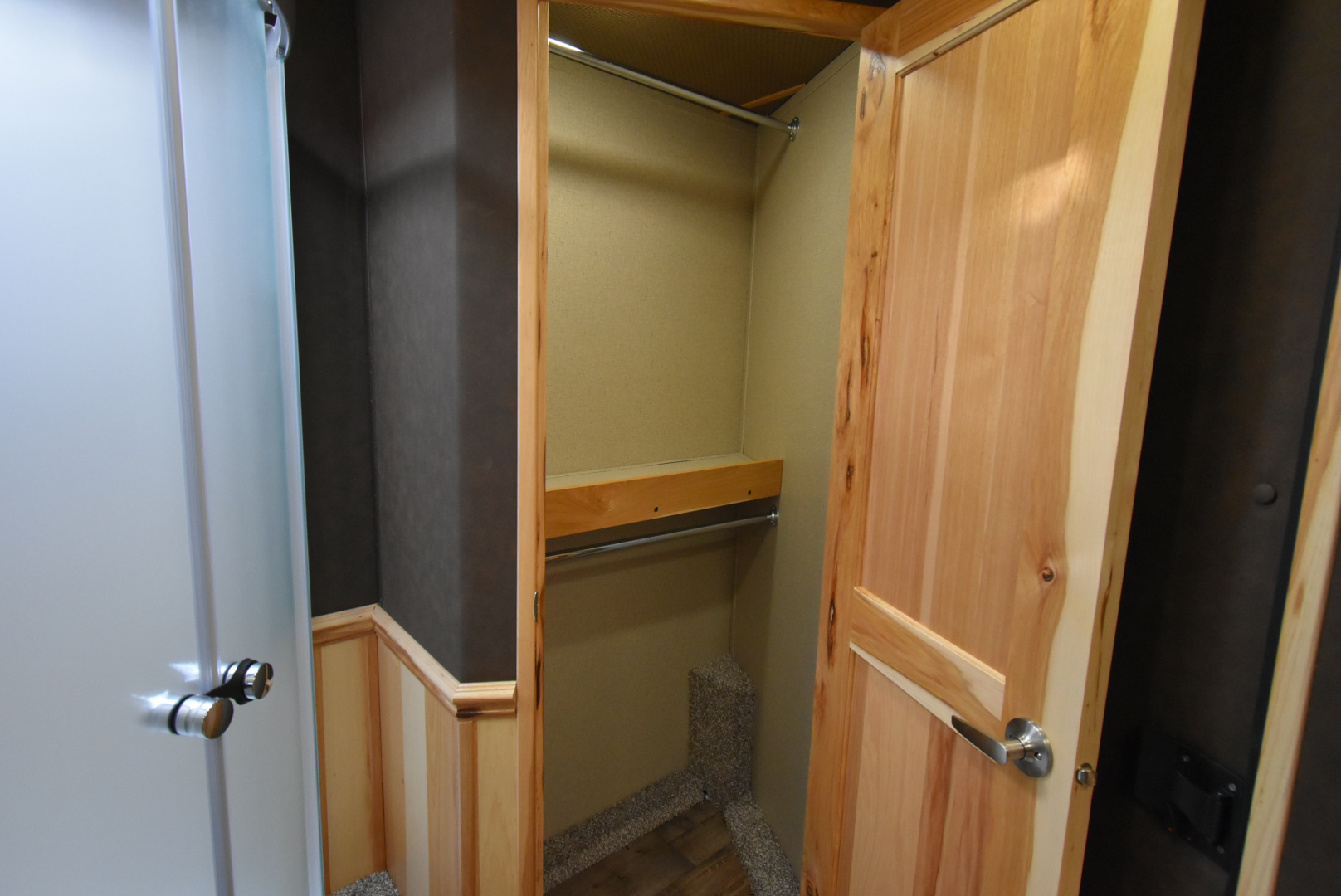 New 2026 Merhow Trailers Summit 8316 Horse Trailer