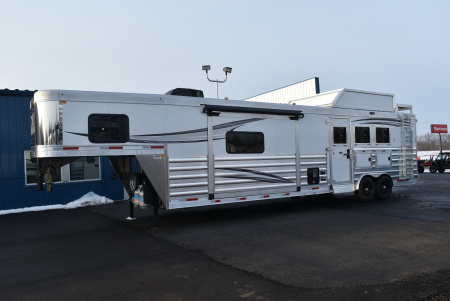 New 2026 Merhow Trailers Summit 8316 Horse Trailer