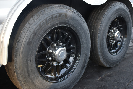 New 2026 Merhow Trailers Summit 8316 Horse Trailer