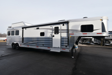 New 2026 Merhow Trailers Summit 8316 Horse Trailer