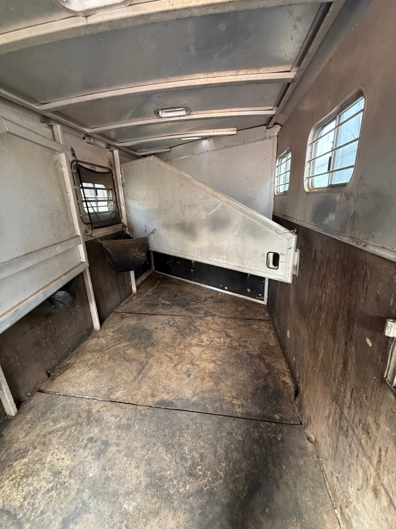 Consignment 2000 Exiss Trailers SS400 4 Horse Slant Gooseneck Horse Trailer