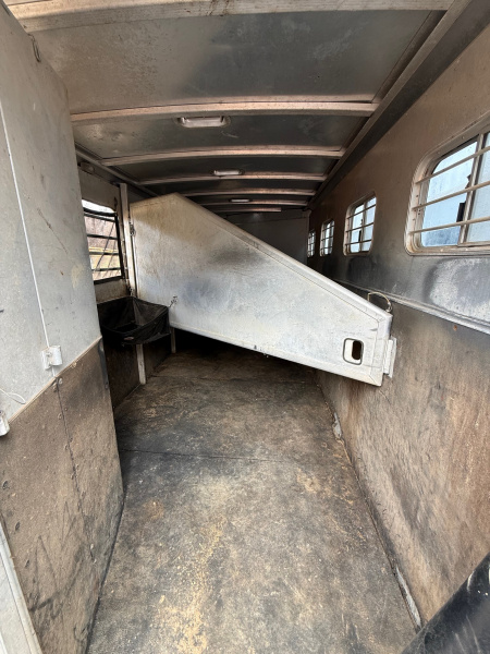 Consignment 2000 Exiss Trailers SS400 4 Horse Slant Gooseneck Horse Trailer