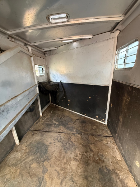 Consignment 2000 Exiss Trailers SS400 4 Horse Slant Gooseneck Horse Trailer