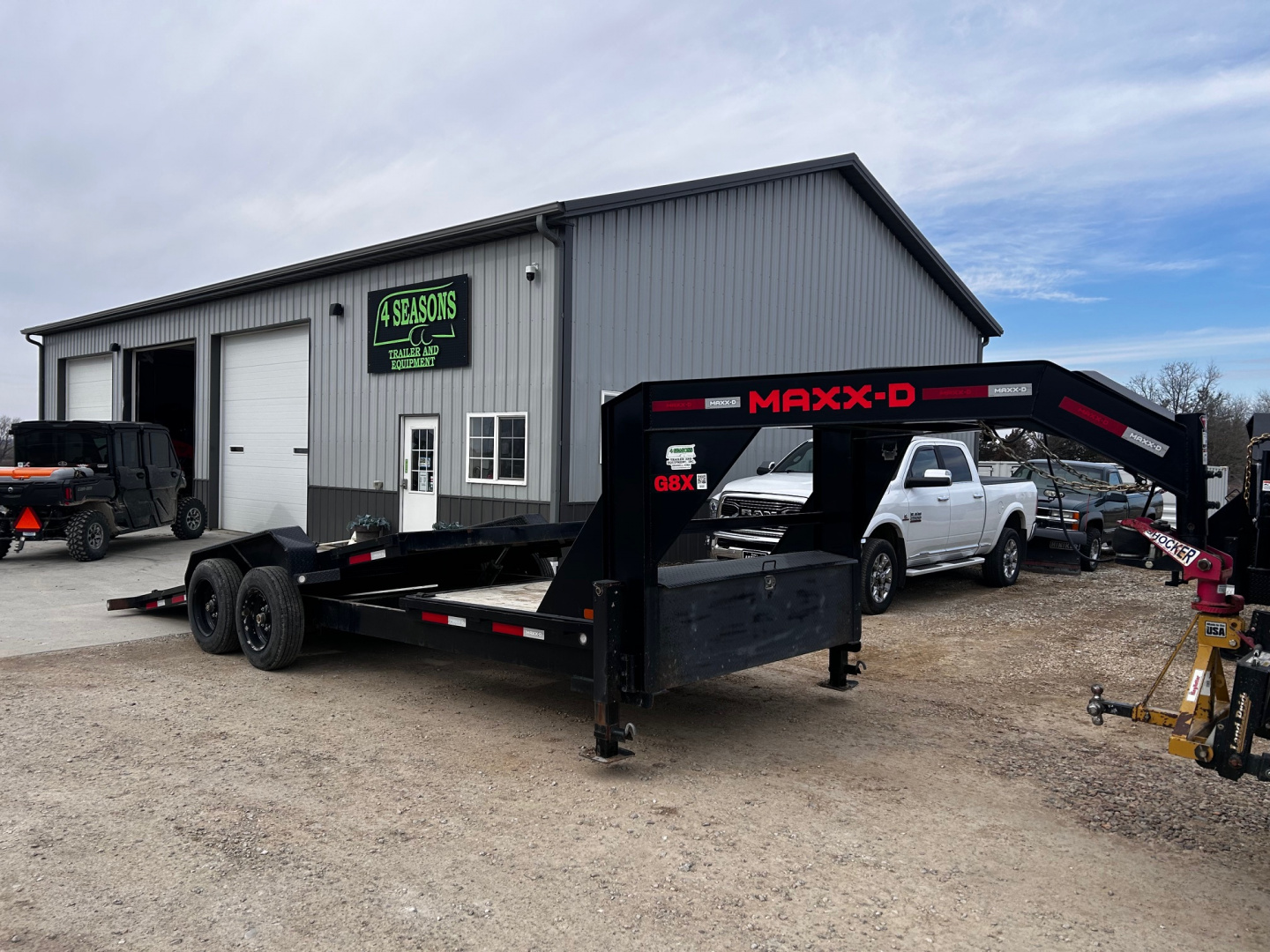 Used 2023 MAXXD G8X 83X22 Gooseneck/Shocker Hitch/Winch 17500 LB GVWR GRAVITY TILT Equipment Trailer