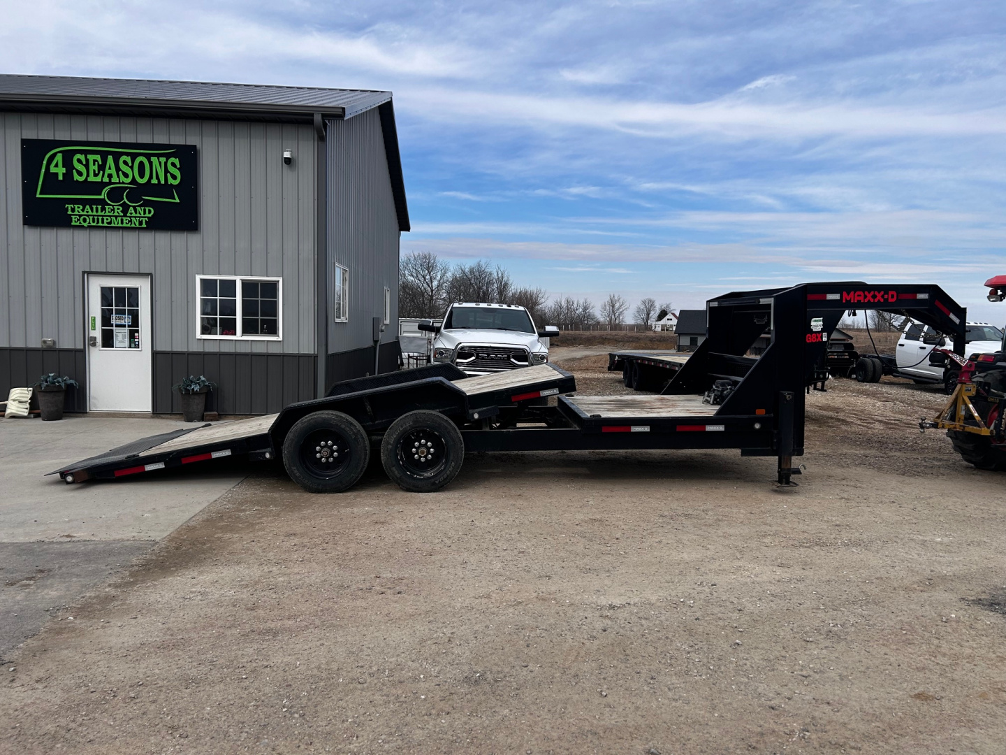 Used 2023 MAXXD G8X 83X22 Gooseneck/Shocker Hitch/Winch 17500 LB GVWR GRAVITY TILT Equipment Trailer