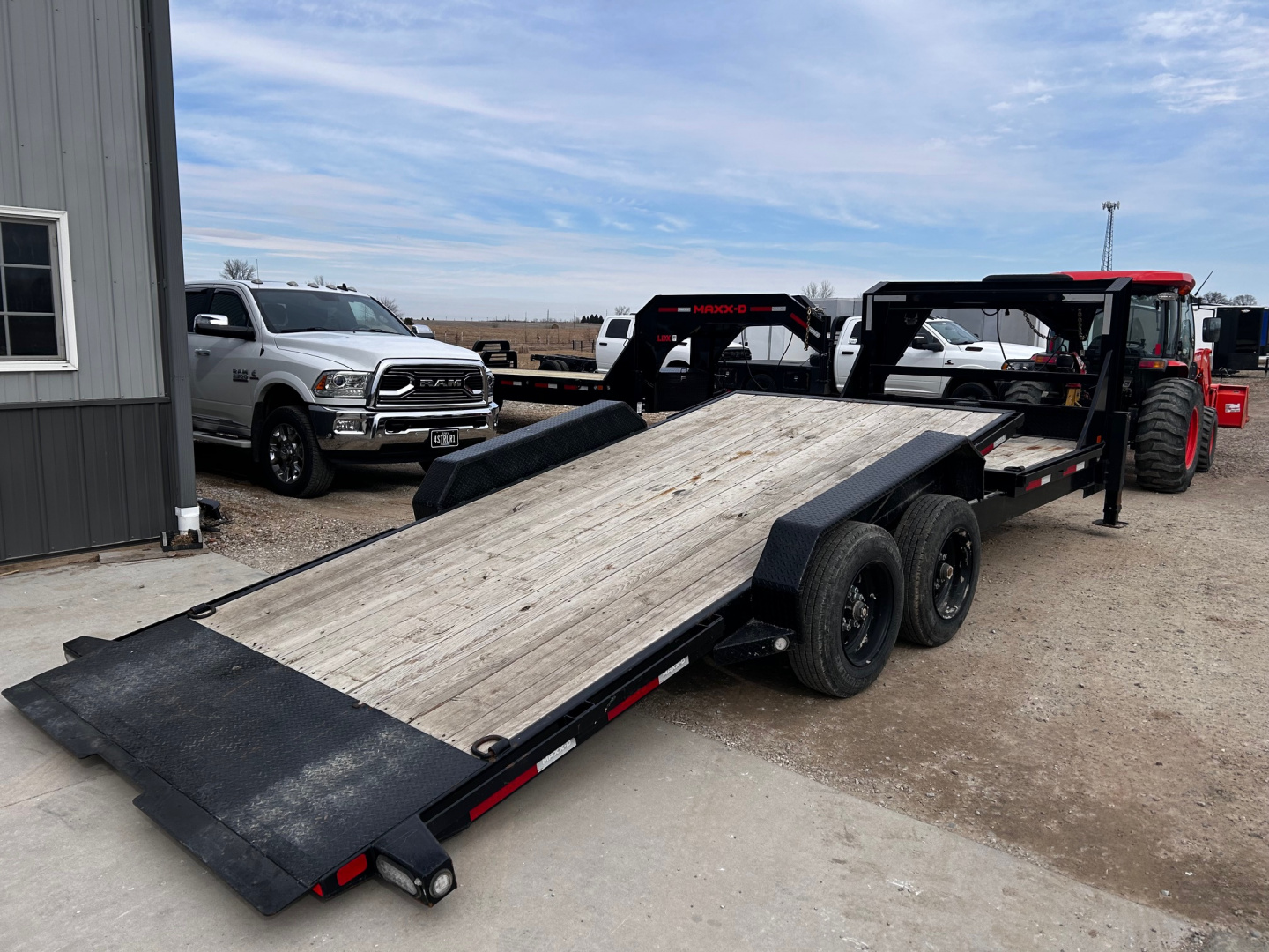 Used 2023 MAXXD G8X 83X22 Gooseneck/Shocker Hitch/Winch 17500 LB GVWR GRAVITY TILT Equipment Trailer