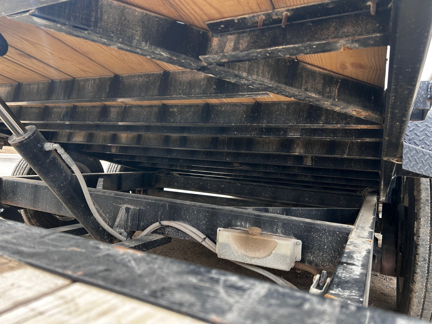 Used 2023 MAXXD G8X 83X22 Gooseneck/Shocker Hitch/Winch 17500 LB GVWR GRAVITY TILT Equipment Trailer