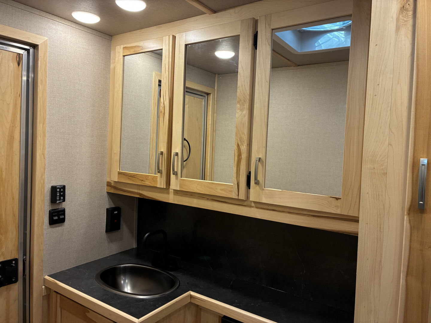 New 2026 Lakota 14' LE 13"LQ Stock/Stock Combo Trailer