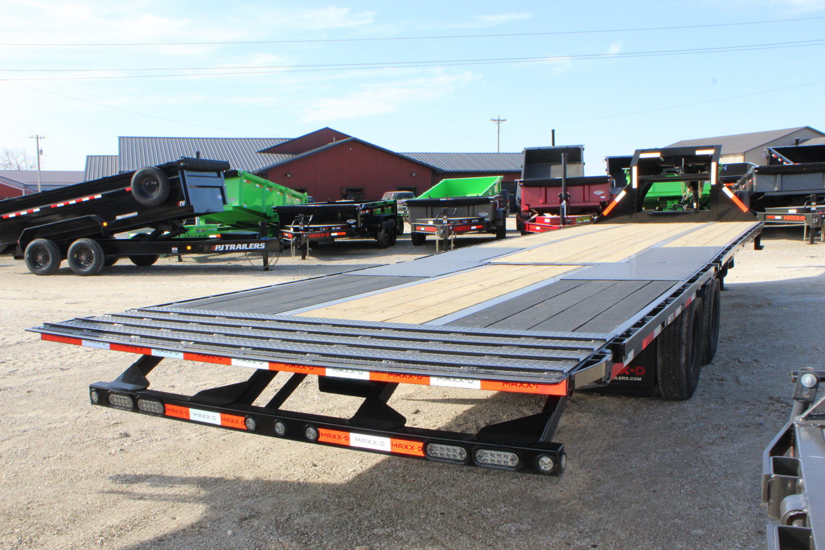 New 2026 MAXX-D YDX 32' Gooseneck Hydraulic Dovetail Trailer