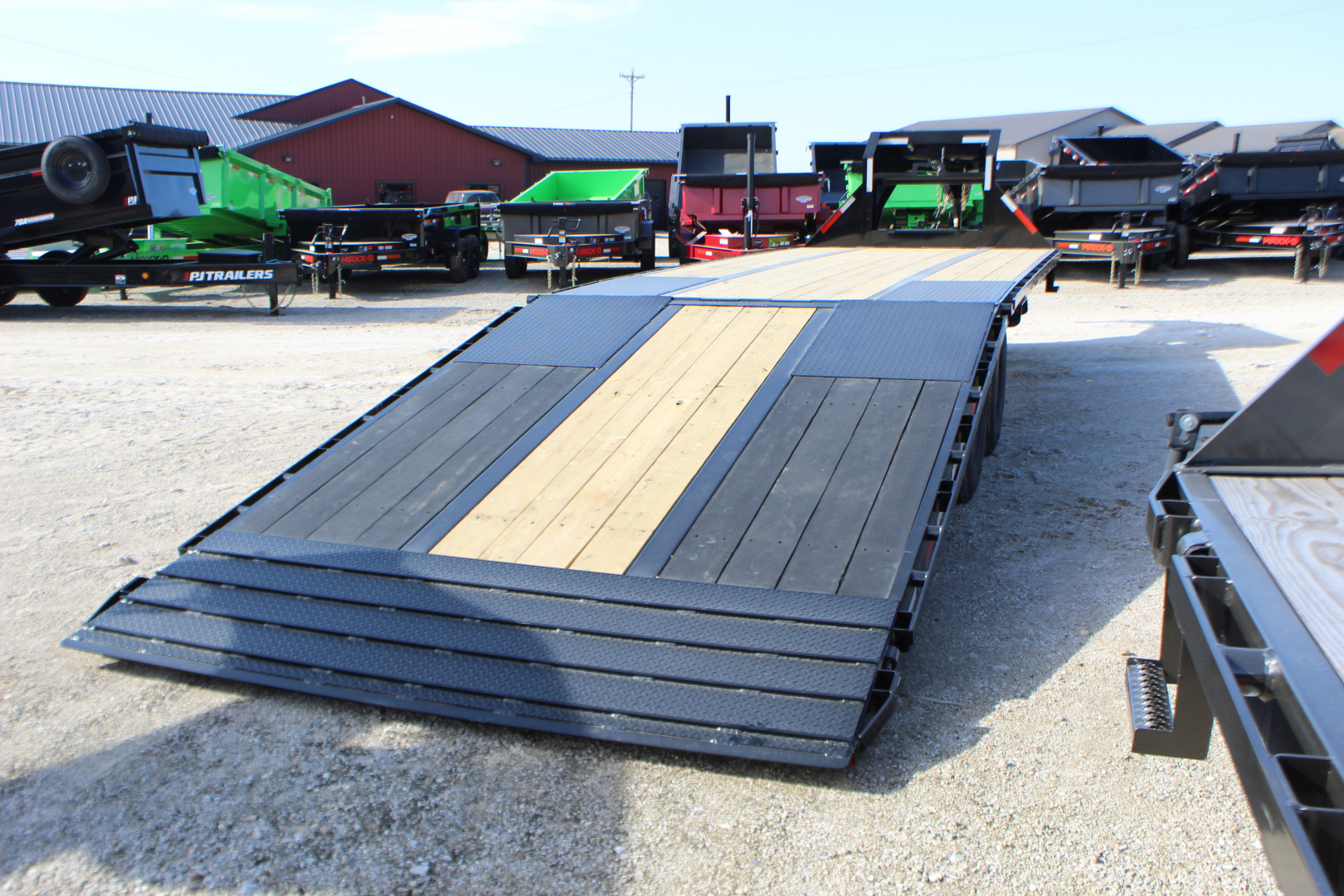 New 2026 MAXX-D YDX 32' Gooseneck Hydraulic Dovetail Trailer