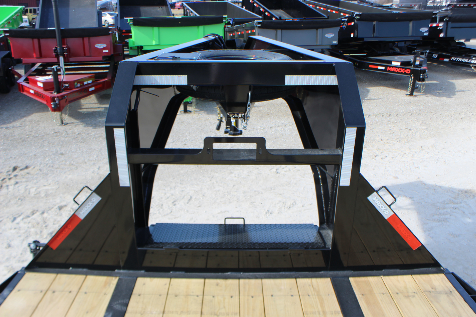 New 2026 MAXX-D YDX 32' Gooseneck Hydraulic Dovetail Trailer