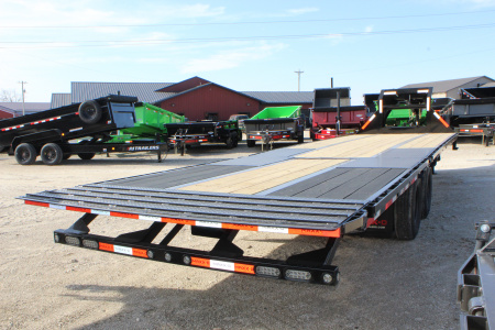 New 2026 MAXX-D YDX 32' Gooseneck Hydraulic Dovetail Trailer