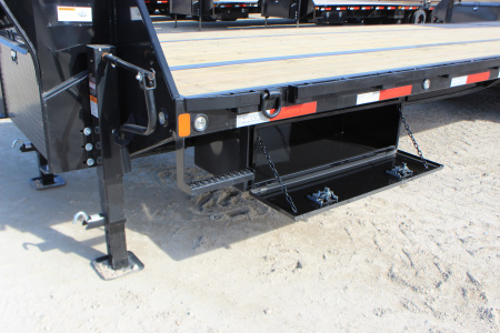New 2026 MAXX-D YDX 32' Gooseneck Hydraulic Dovetail Trailer