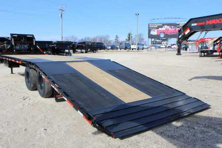 New 2026 MAXX-D YDX 32' Gooseneck Hydraulic Dovetail Trailer