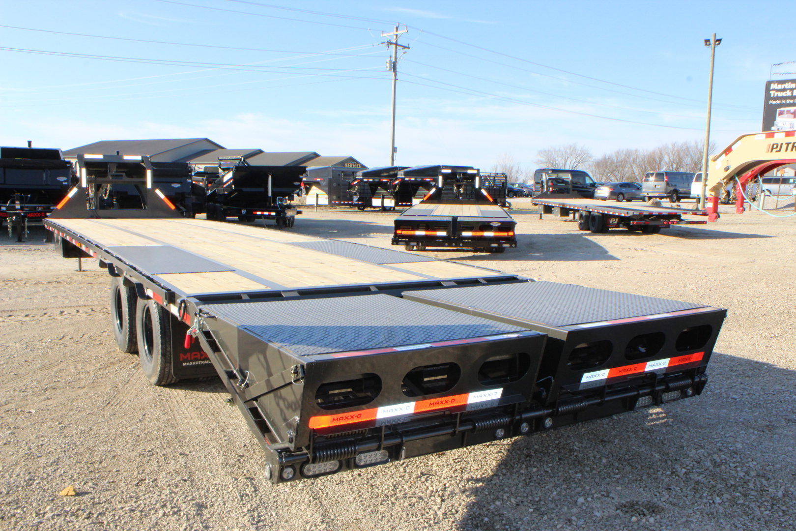 New 2026 MAXX-D LDX 36' Gooseneck Flatdeck Trailer